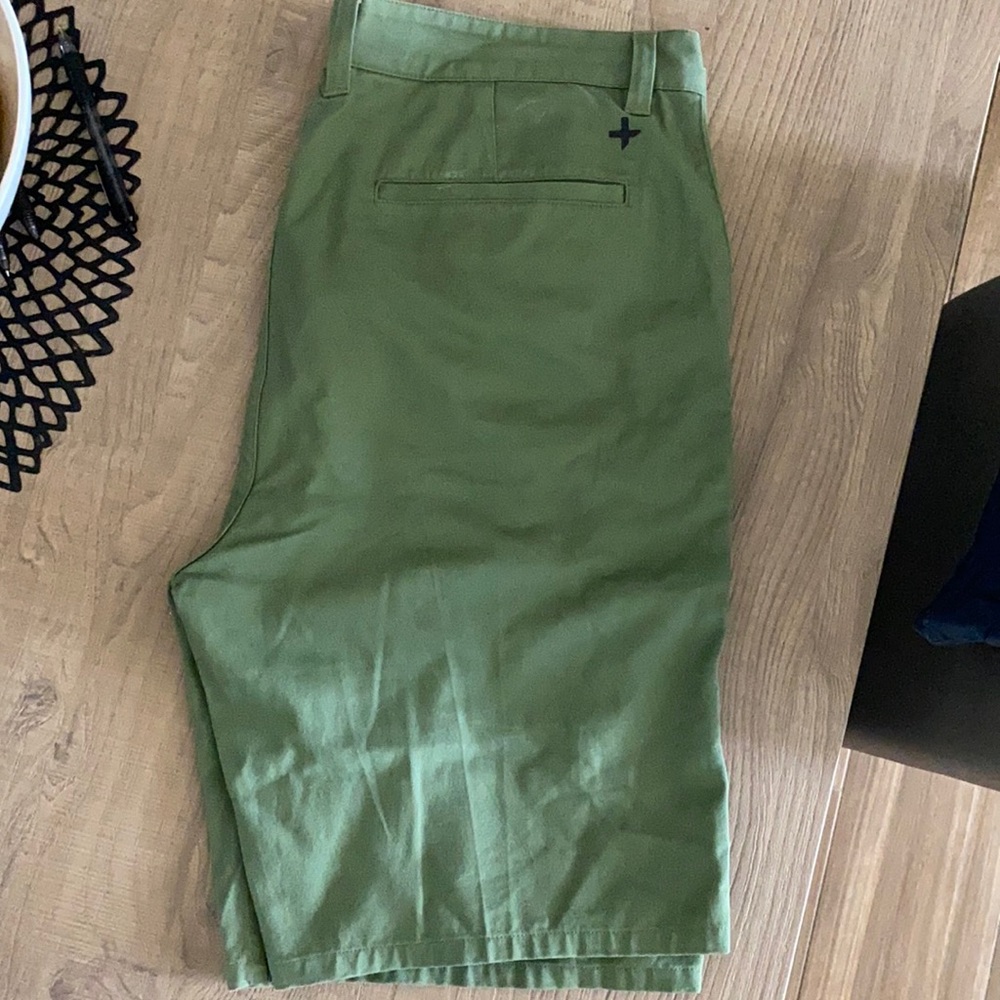 34W flat front short